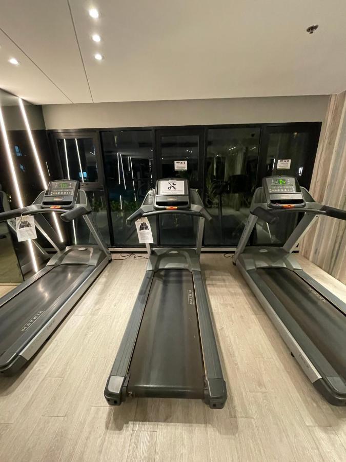 Central Pattaya Condo: Pool, Gym & Fast Wi-Fi Exterior photo